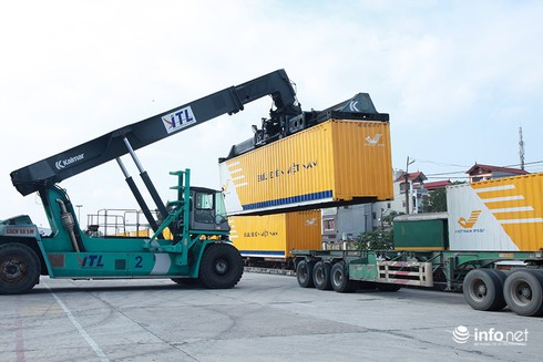 Bưu điện Việt Nam đưa gần 100 container mới vào vận chuyển hàng Tết